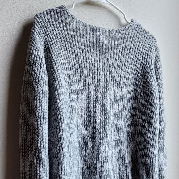 Aeropostale Gray V-Neck Sweater Size Medium - Picture 10 of 14